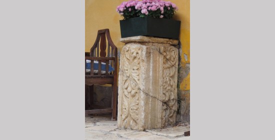 Architravblock eines Grabbaus - Bild 1