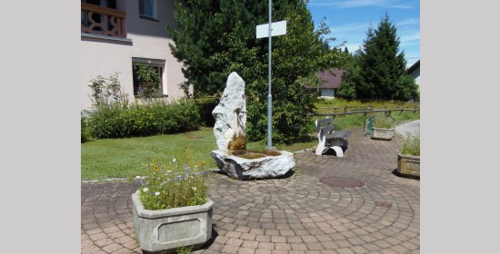 Steinerner Dorfbrunnen Seltschach - Bild 3