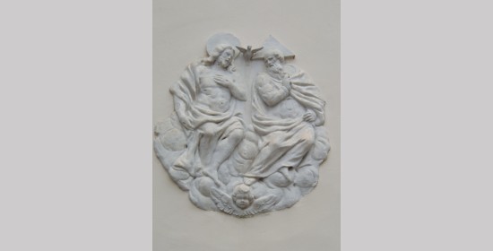 Steinrelief Heilige Dreifaltigkeit - Bild 1