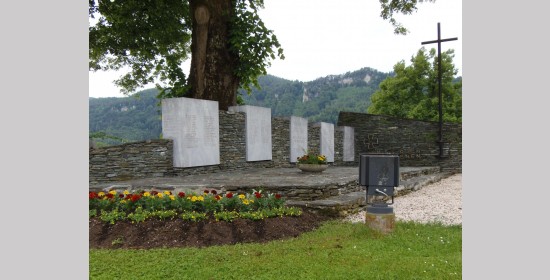 Kriegerdenkmal Grafenstein alt - Bild 1