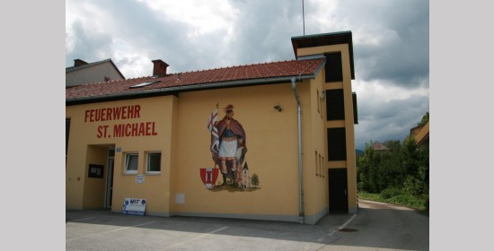Heiliger Florian am Feuerwehrhaus St. Michael - Bild 1