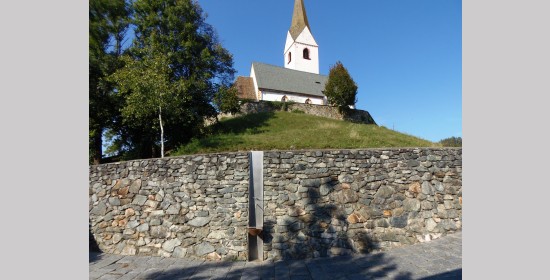 Kreuz und Brunnen neuer Friedhof St. Michael - Bild 5