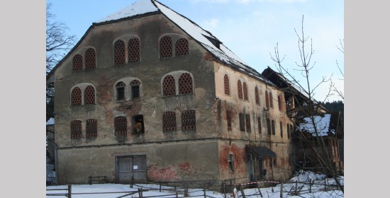 Ziegelgitterfenster ehemaliger Stadel Gut Farrach - Bild 1