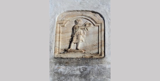Römerzeitliches Schreiberrelief Hörzendorf - Bild 2