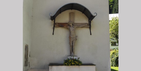 Gefallenengedenkkreuz Pfarrkirche Arnoldstein - Bild 1
