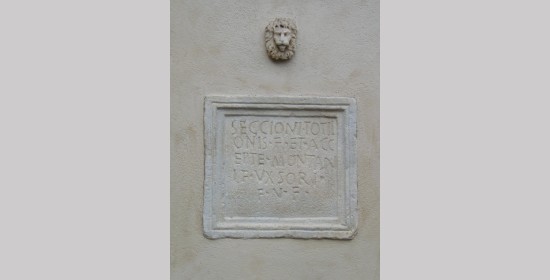 Römerzeitliche Grabinschrift Schloss Paternion - Bild 1