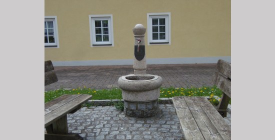 Lionsbrunnen Arnoldstein - Bild 1